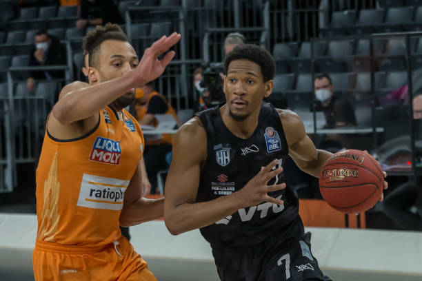 士甚至认为 士甚至认为