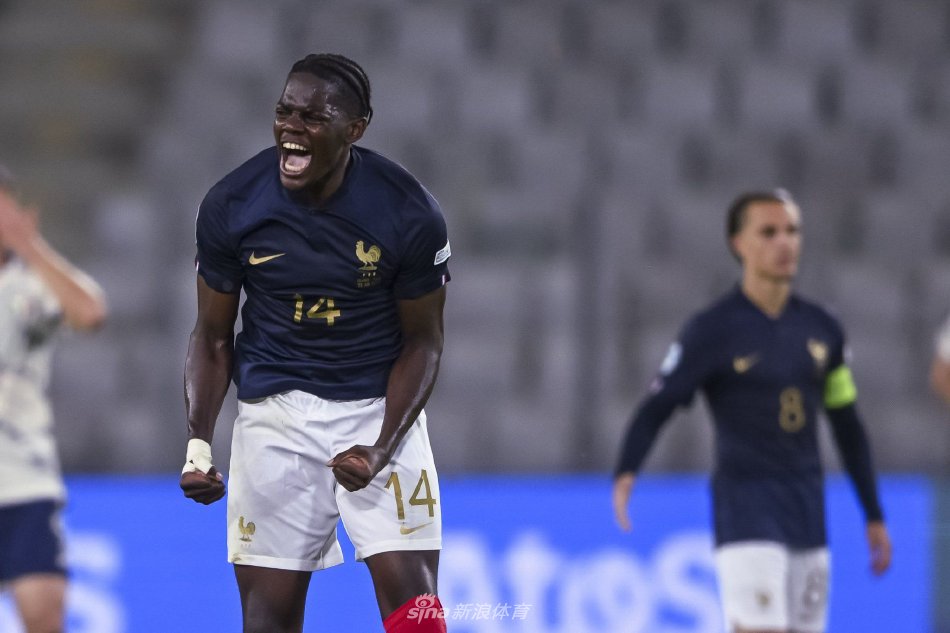 手脱颖而出 手脱颖而出