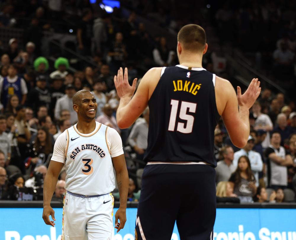 对观众和球 对观众和球